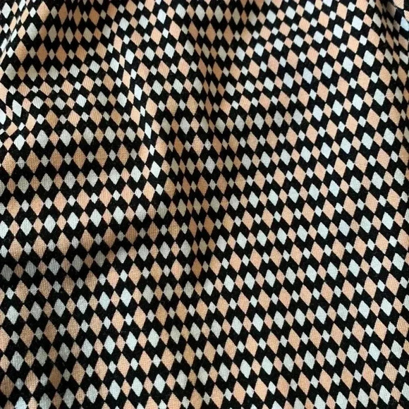 Sinequanone Parisian light weight dress w VNeck, Sleeves  and unique waistband - Picture 4 of 9